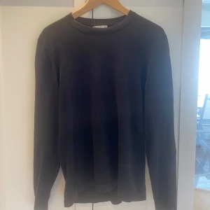 Stickad tröja Zara - Hej, säljer nu min fin stickade tröja från Zara. Skriv gärna om ni har några funderingar💭🤩