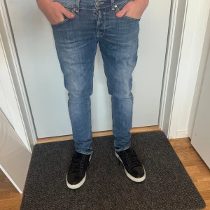 Dondup jeans slim  - Dondup jeans man storlek 33. Skicket är väldigt bra