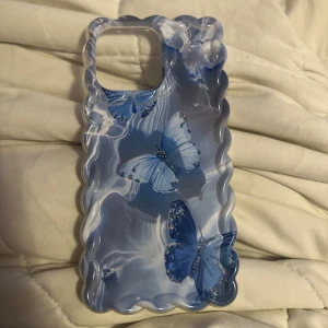 Skal iPhone 14 Pro max - Blått skal till iPhone 14 Pro max, inte mycket använt såi nyskick, inga defekter 