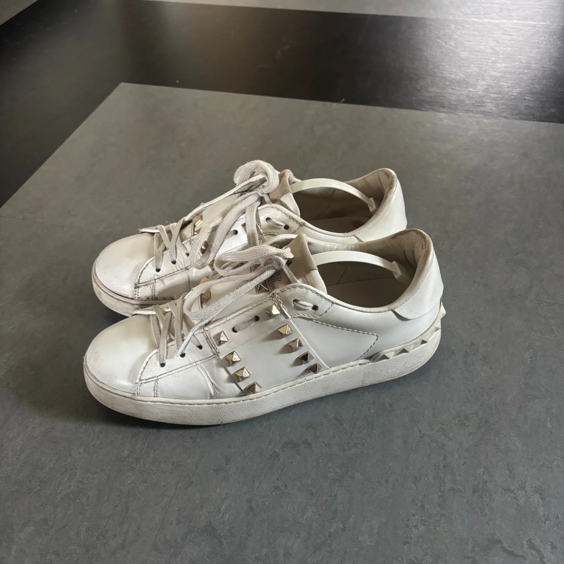 Valentino Rockstud vita sneakers