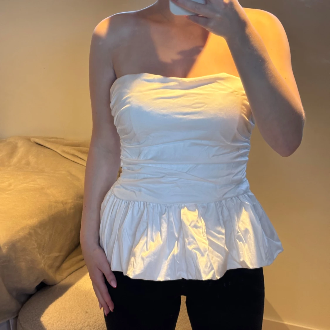 Vit volang tubtopp med peplum - 2