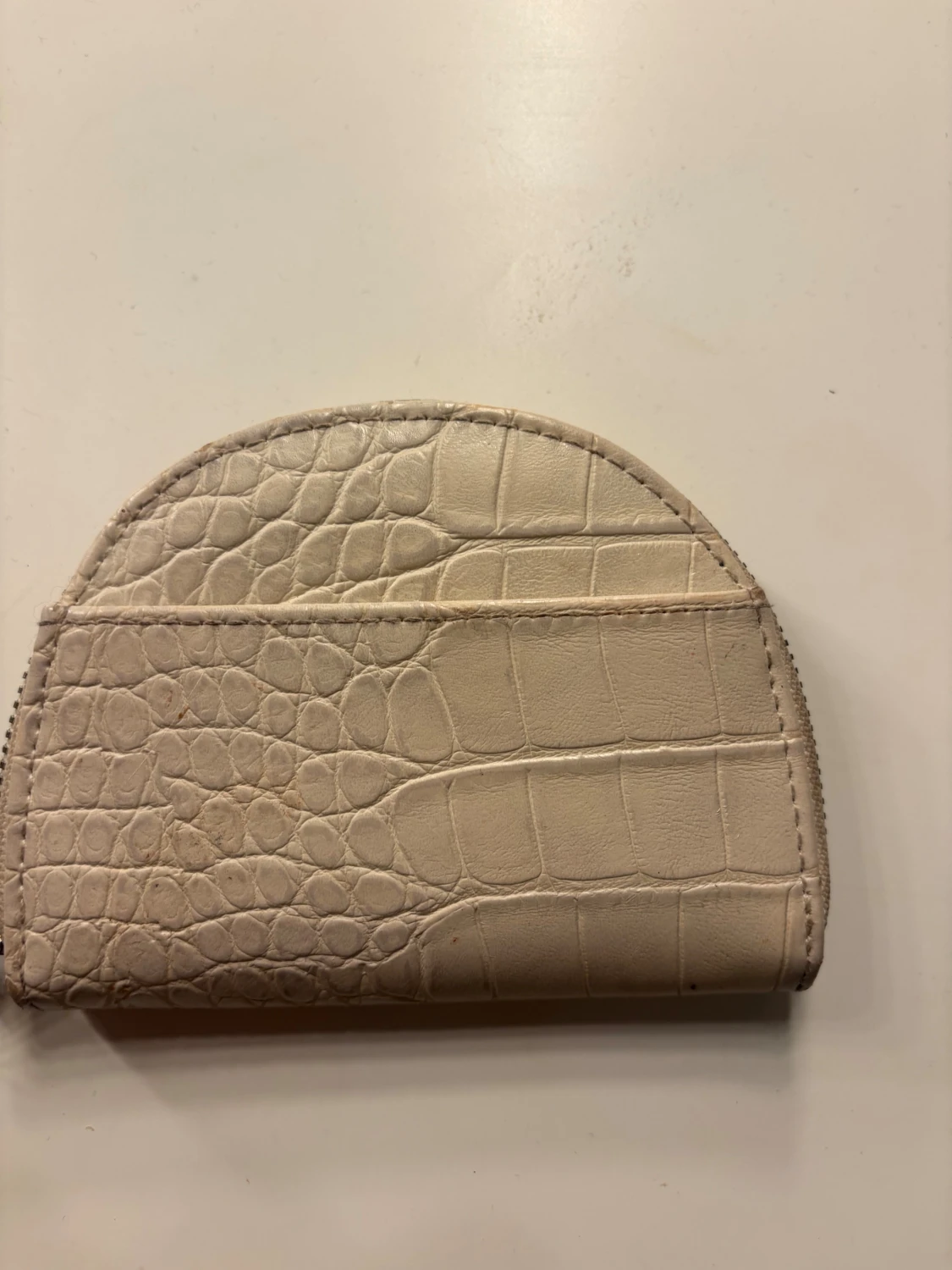 Beige plånbok med croco-mönster från Monki - 2