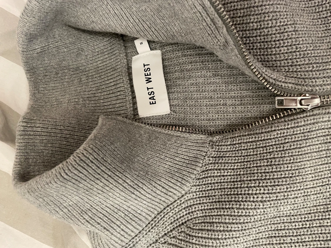 Grå stickad kofta från East West - 2