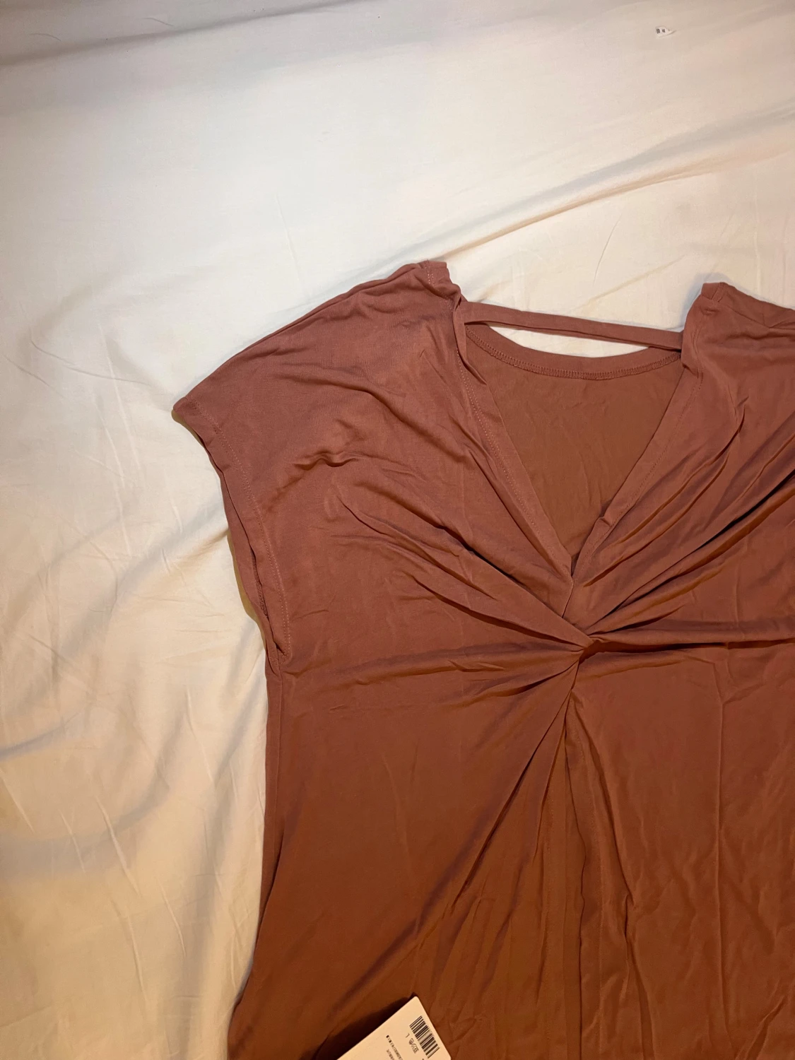 Brun omlottopp med v-ringning - 1