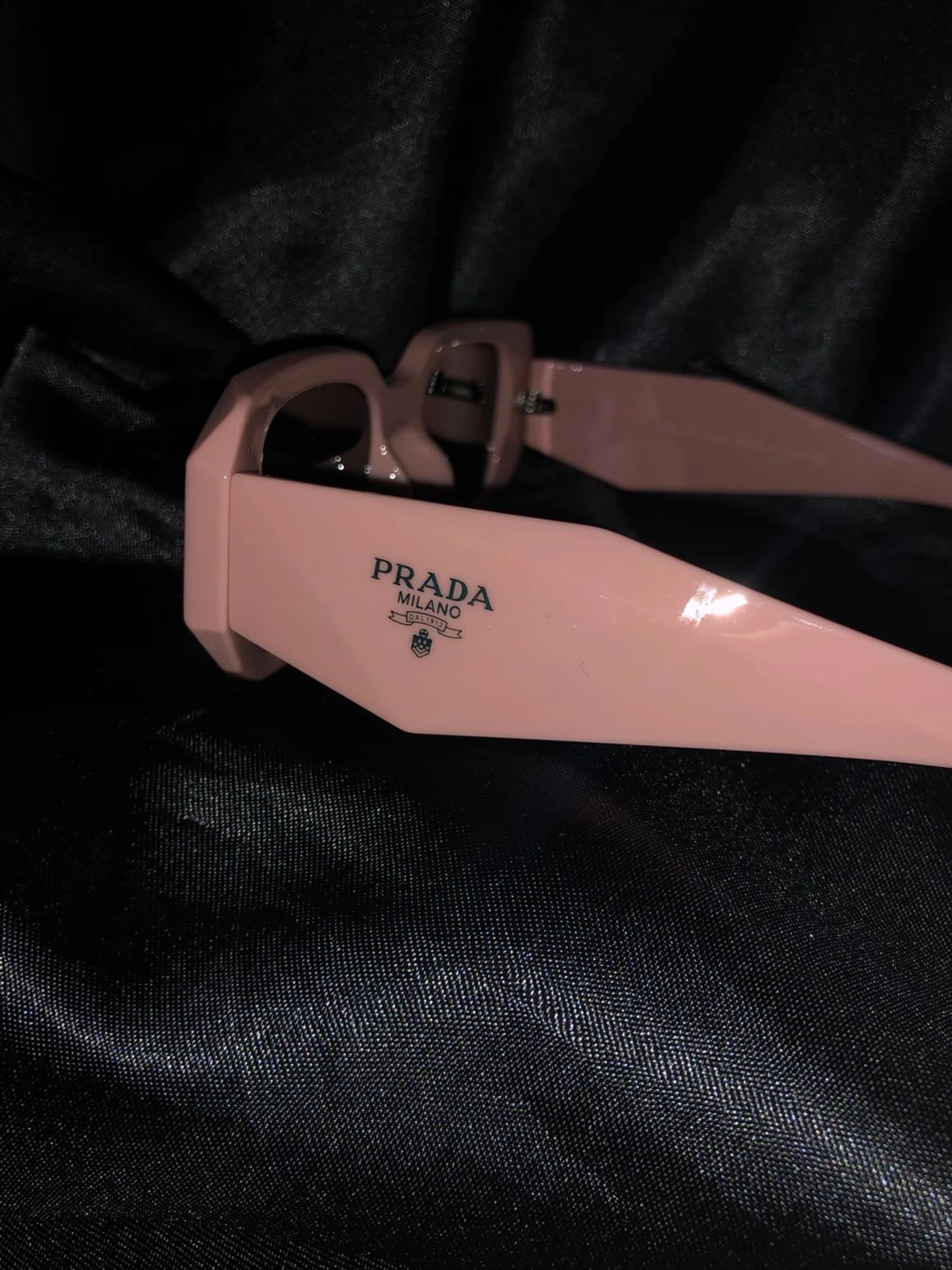 Rosa fyrkantiga solglasögon från Prada - 2