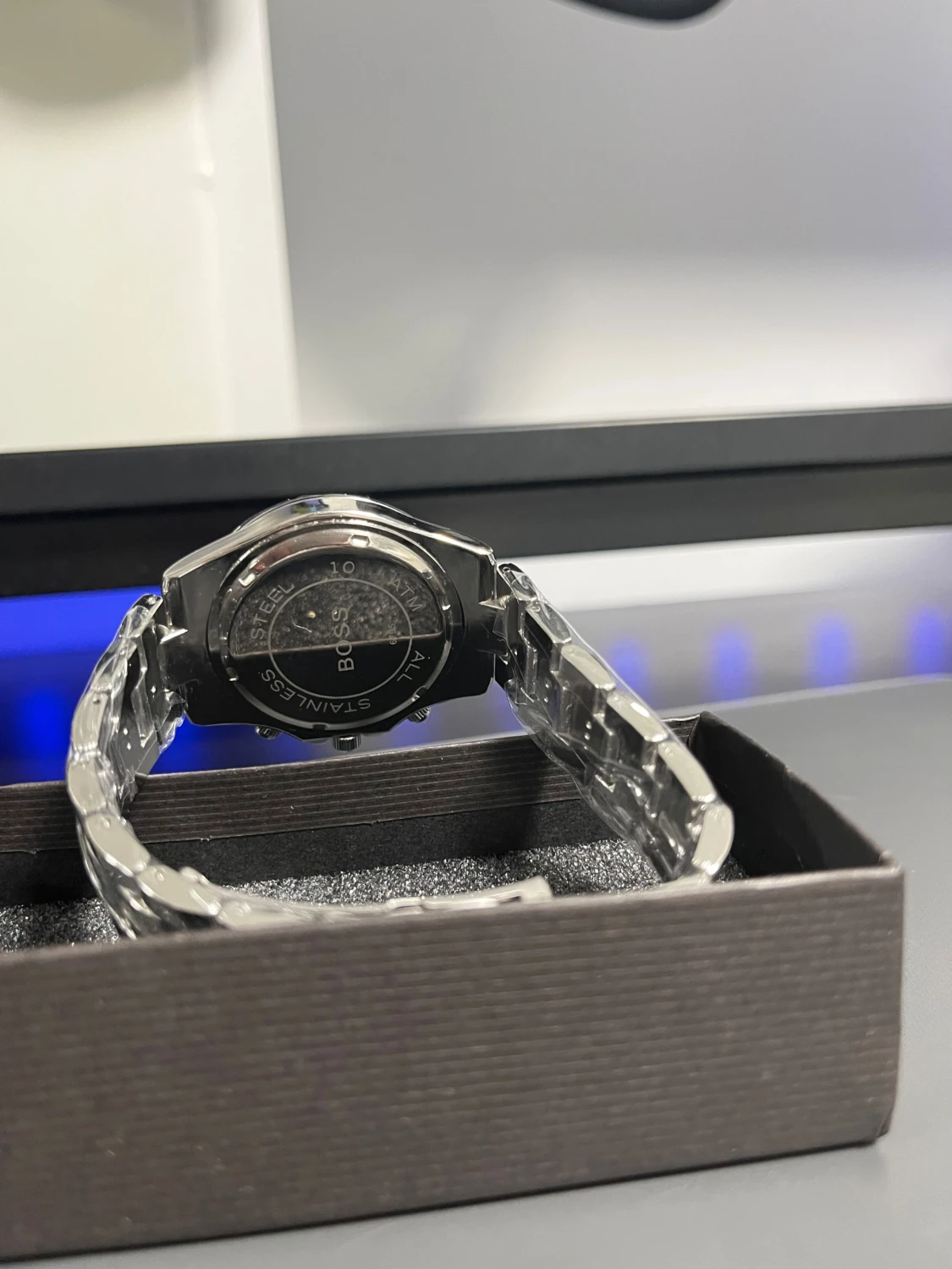 Silverfärgad klocka från Hugo Boss - 3