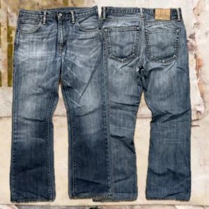 Levis 527 - Tjena! Säljer dessa riktigt snygga Levis 527(bootcut), fint skick, storlek W32/L30, hör av dig vid funderingar!🙌