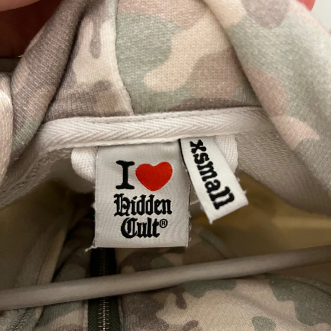 Äkta! Camo croppad hoodie Hidden Cult XS - 3
