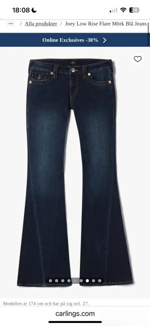 True religion jeans mörkblå 💙💙 - Säljer mina trues i storlek 25/32 ( passar alltså nån vid 170 - 185 cm ) dem är fina och ser oanvända ut förutom att jag råkat trampa på dom nere vid fötterna ( ni kan se på sista bilden ) men det är inget man tänker på och går att klippa bort eller sy upp ! Släpper för 900 men skulle kanske kunna sänka till 800 💙