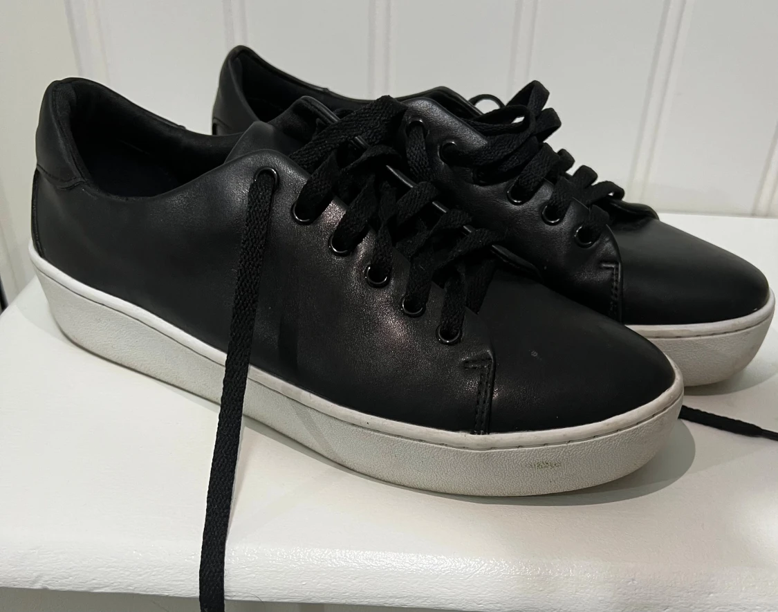 Svarta sneakers från XIT, storlek 39