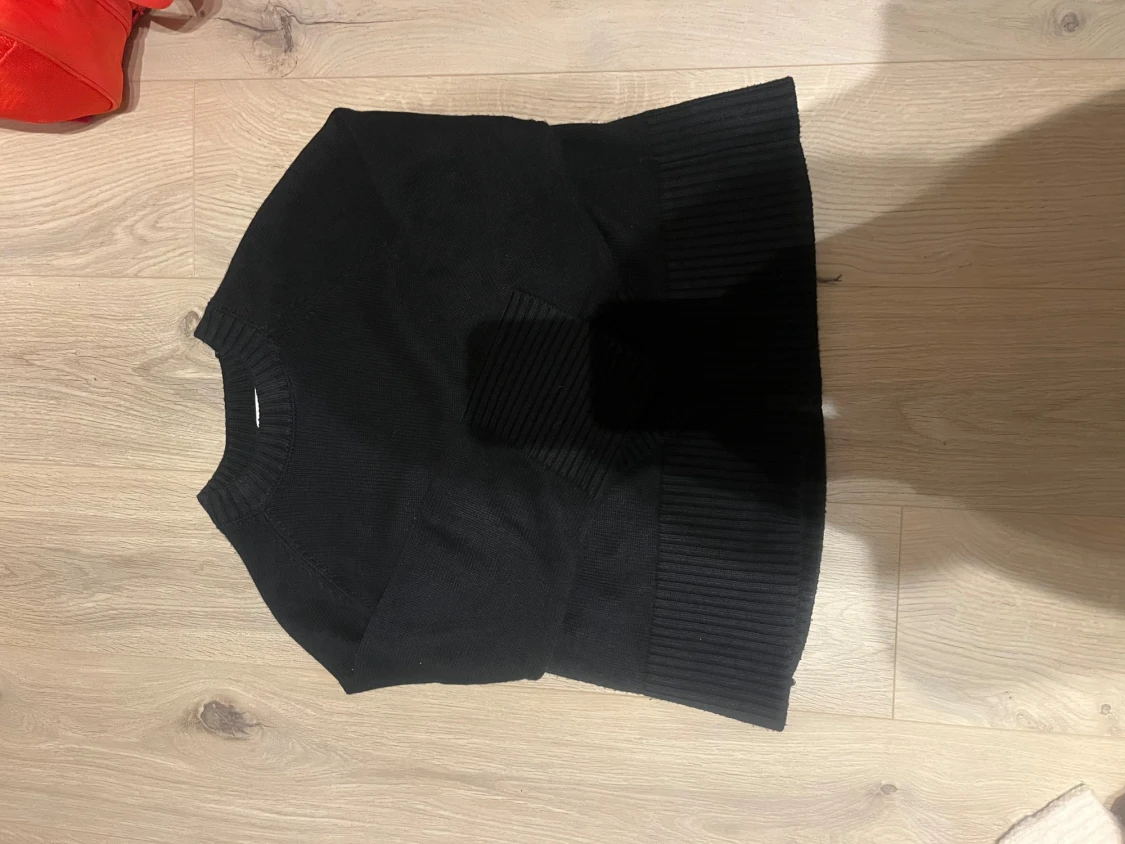 Svart stickad tröja från Gina Tricot strl S - 2