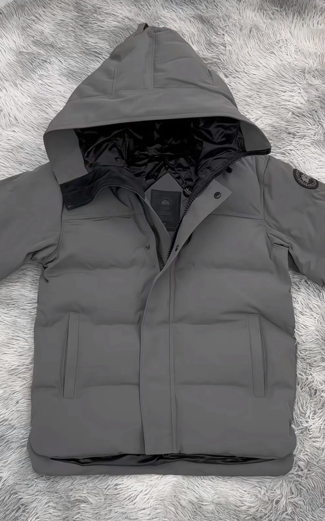 Grå pufferjacka från Canada Goose - 