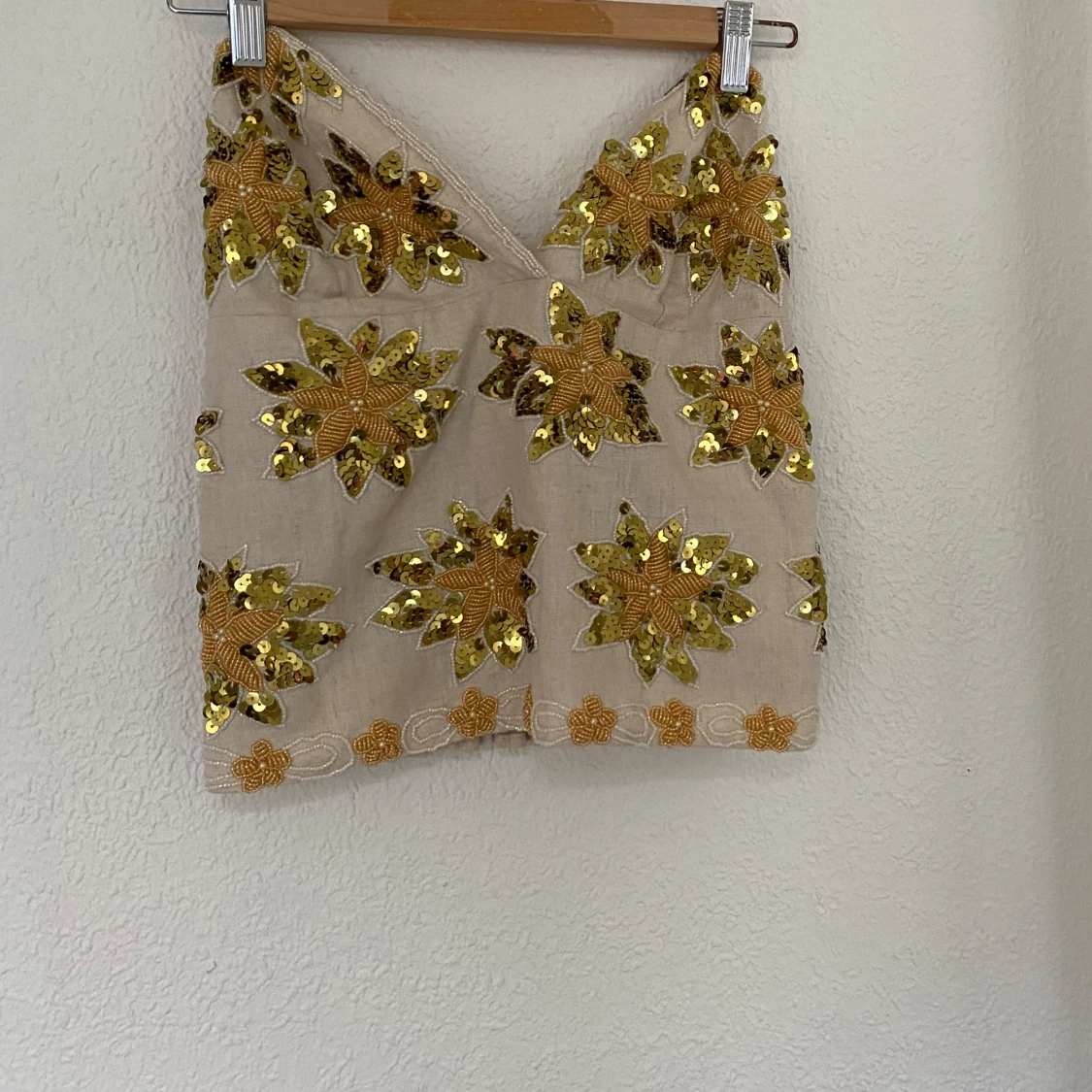 Beige topp med paljetter