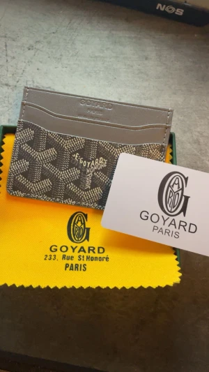 Plånbok med Mönster - Säljer en jätte fin plånbok med mönster! Om du har några frågor, ställ dom jätte gärna!