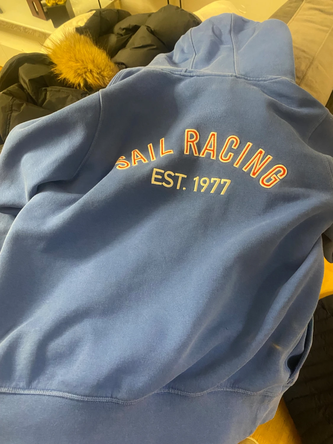 Blå hoodie från Sail Racing med dragkedja - 2