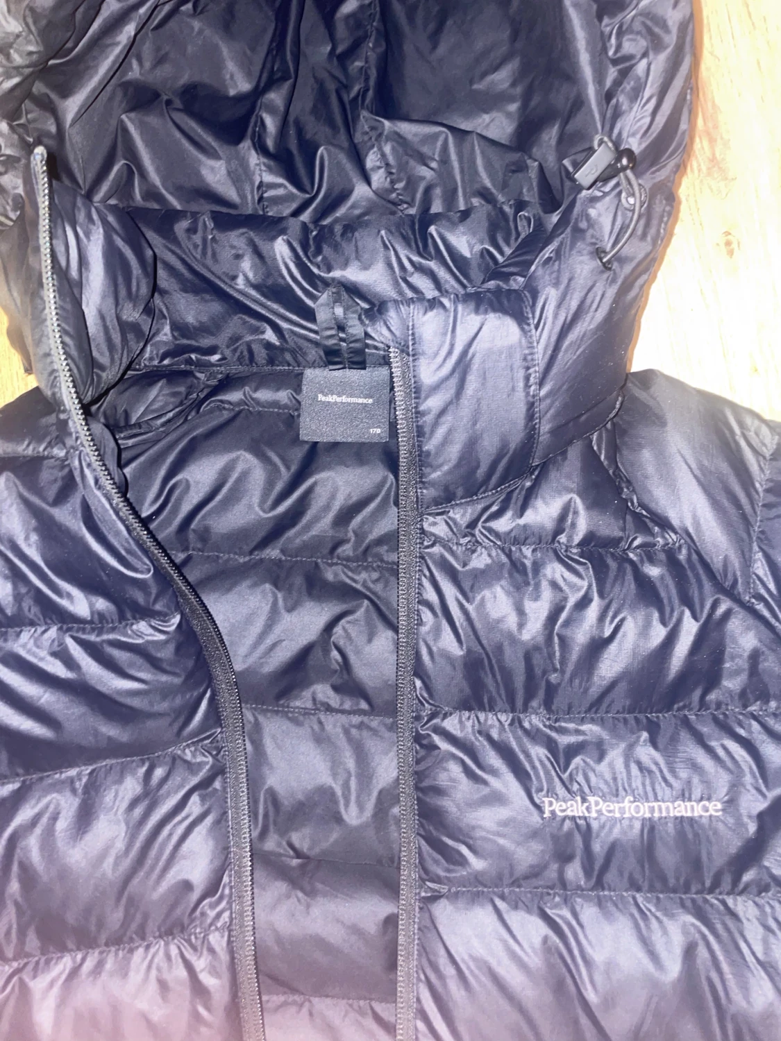 Svart dunjacka Peak Performance - 2