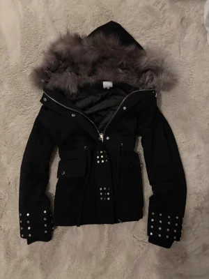 Silvian Heach fuskpäls jacka - Storlek XS-S