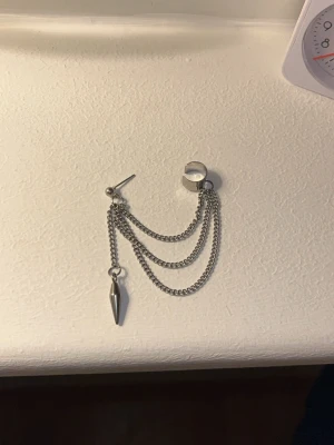 silver örhänge - silver örhänge med ”extra” örhänge            endast ett örhänge!!