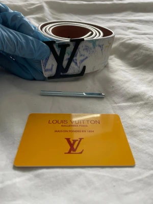Louuiis vuittton bälte helt nytt hållgörare medföljer - Louuiis vuittton bälte helt nytt fler finns om ni vill köpa fler av samma så skriv bara innan ni köper TikTok:Scandinavia_market hållgörare medföljer