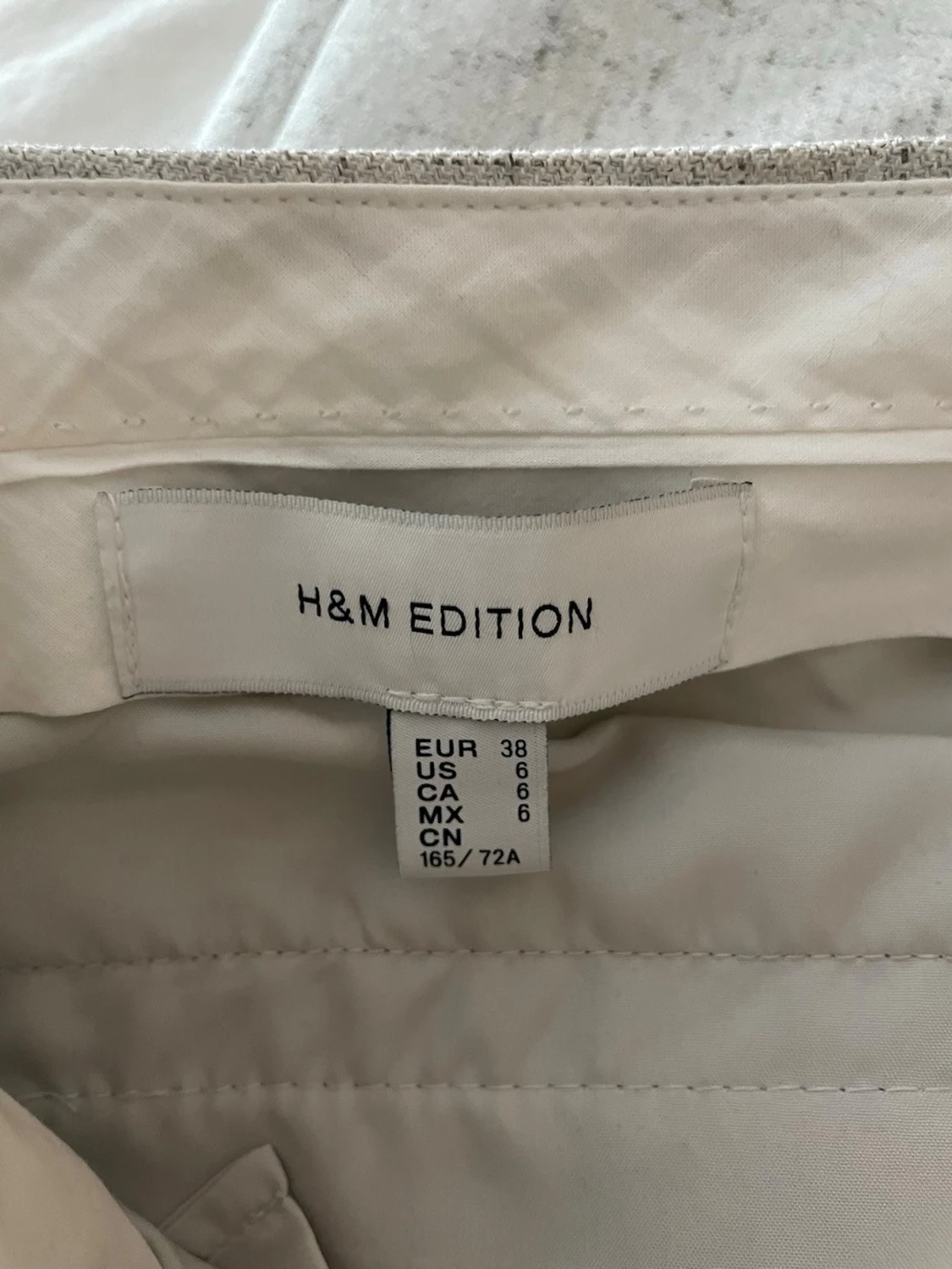 Ljusgrå kostymbyxor med pressveck - 2