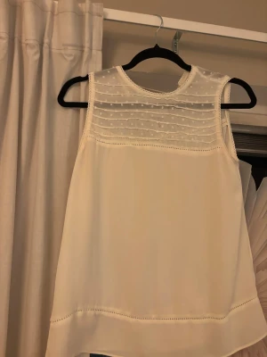 Blus  - Söt vit blus 💘