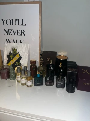 Exklusiva parfymflaskor från olika märken, byter och säljer - Samling med exklusiva parfymflaskor från flera kända märken som Xerjoff, Emporio Armani och Valentino. Säljer/byter, kontakta mig vid frågor