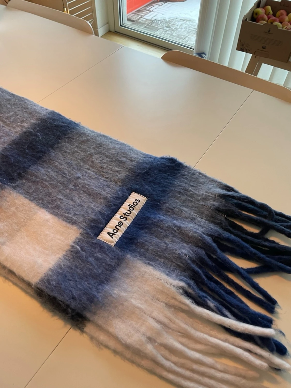 Rutig blå och vit halsduk Acne Studios