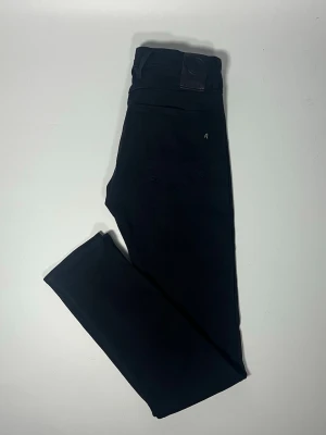 Replay anbass jeans hyperflex - Säljer ett par riktigt snygga och trendiga Replay anbass jeans med hyperflex i fint skick, storlek 30/34, vid frågor är det bara att skriva //Gramenti