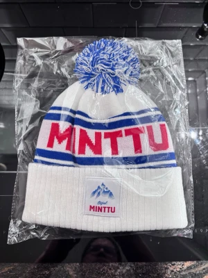 Mössa från Minttu - original  - Vårens snyggaste mössa från Minttu. Original. Helt ny. 