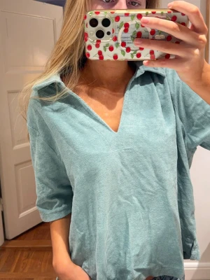 Frote tröja - Säljer denna så snygga Frote tröja🥰🤭🤭😊💖