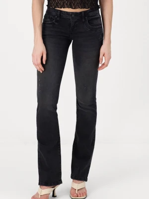 LTB jeans bootcut - Mörkgråa/svarta LTB jeans i modellen valerie. OBS: uppsprättade längst ner så de är längre, passar mig som är 170cm. 💞 Sedan är de även snörade i midjan men man kan ta ut snöret (detta syns inte när man har på sig byxorna) ☺️Priset kan diskuteras, kom privat om fler bilder önskas