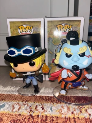Funko Pop! One Piece – Sabo (#922) & Jinbe (#1265)  - Selling two original Funko Pop! Animation – One Piece figures: • Sabo (#922) • Jinbe (#1265)  Both figures are in good condition and come with their original boxes (see pictures for exact condition). Perfect for One Piece fans or collectors 🏴‍☠️  💰 Prices: • 150 SEK for both together • 95 SEK for one figure