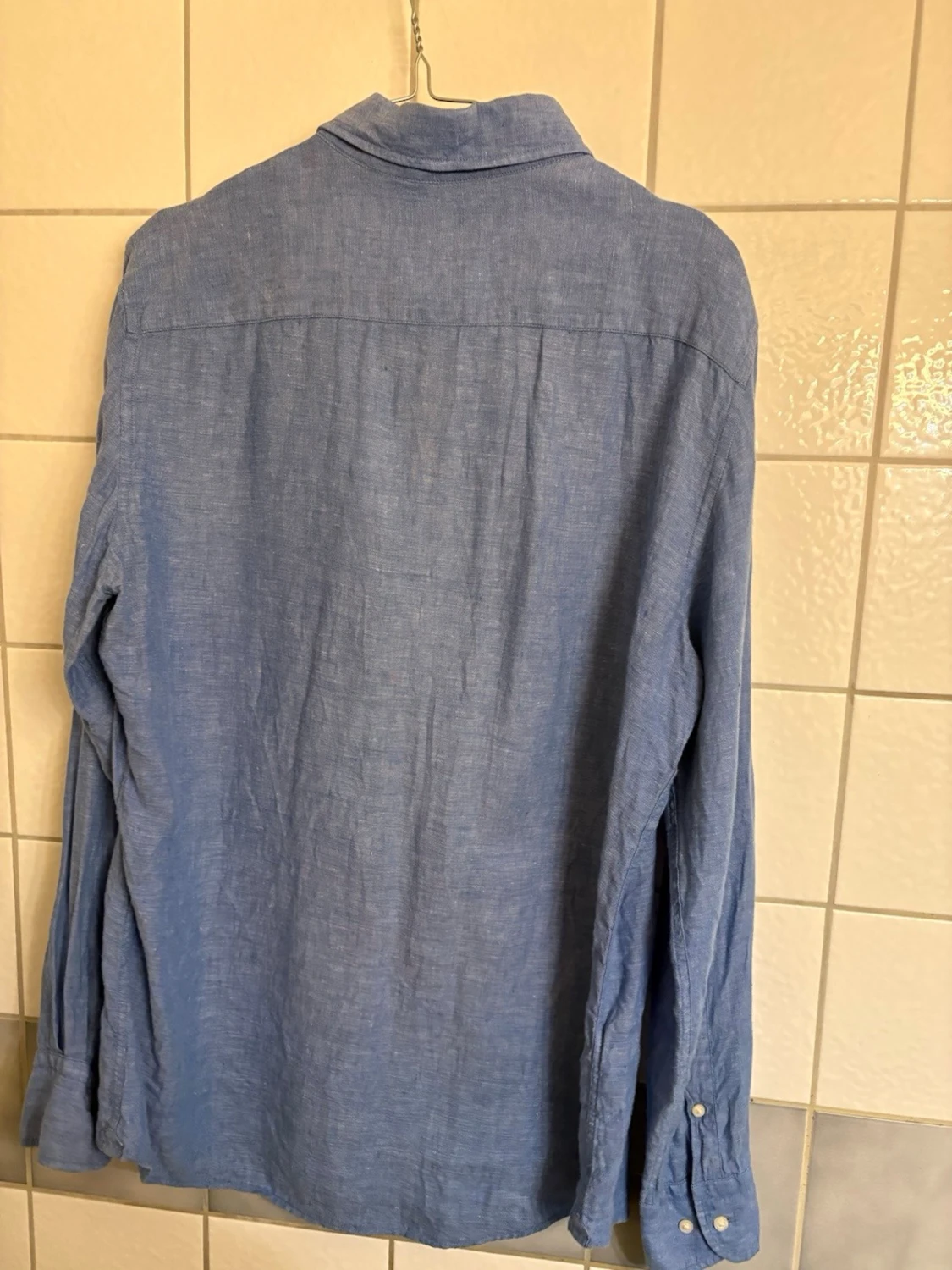 Ljus Blå linneskjorta med knappar - 1