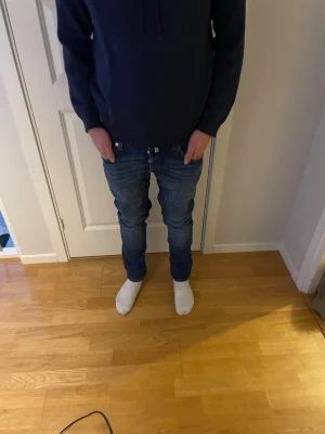 Jacob Cohën 688 (Skön wash) - Säljer ett par feta Jacob Cohen i 688 modellen, Jeansen har en snygg wash! Size-31  Jeansen är förkortade ca 2cm Längd 100  Midja 40cm