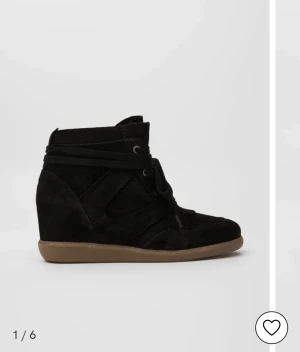 Isabel marant liknande skor - Säljer dessa isabel marant liknande skor från PAVEMENT som köptes för 1699kr🥰 Säljer pga att de inte kommer till användning. Har endast använts cirka 2 ggr o kommer i sko kartongen den kom i
