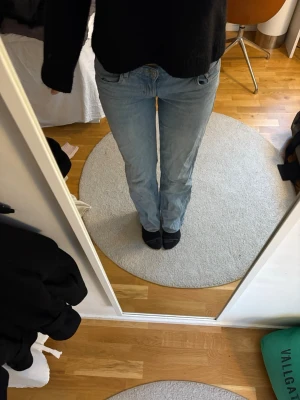 Zara jeans - Wide leg mid Rise jeans från Zara storlek 38