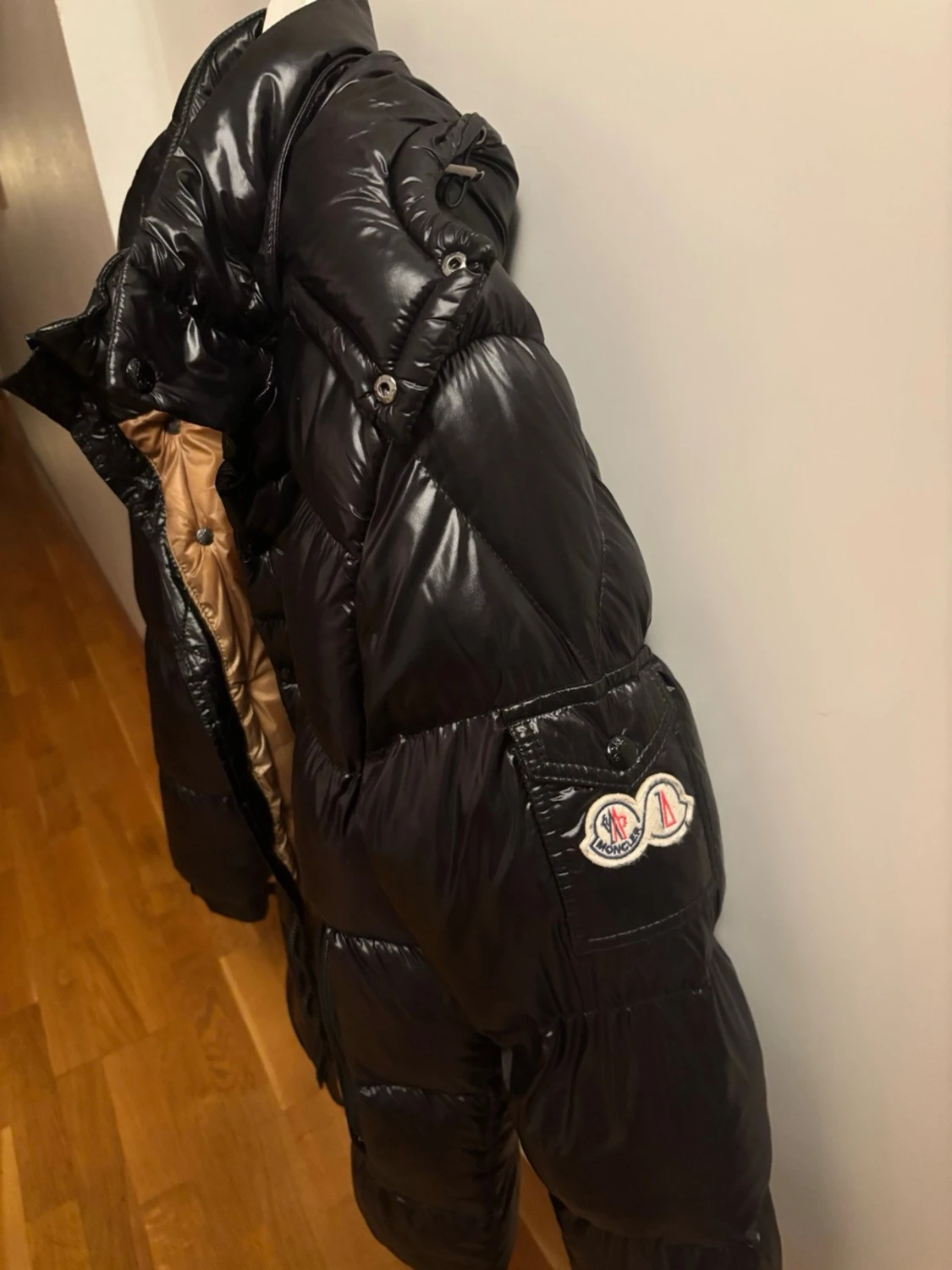 Svart Moncler pufferjacka med beige foder - 2