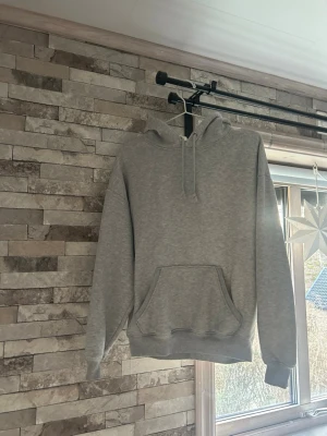 Hoddie  - Hoddie från Bik Bok i storlek XS
