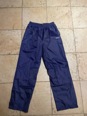 Överdragsbyxor - Överdragsbyxor i nyskick, tror aldrig de är använda!