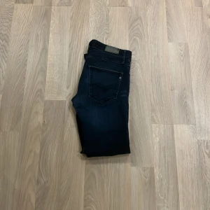 Replay jeans  - Feta replay jeans som är i toppskick nypris 2000 mitt pris 549 priset kan alltid diskuteras 🙌🏻