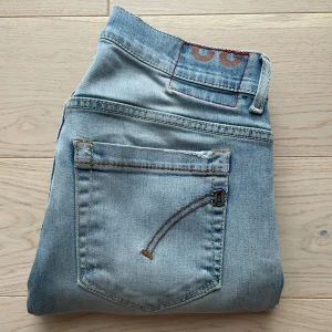 Dondup jeans - Skick 7/10 liten defekt | Nypris: +4000kr, säljer endast för 400kr! | Hör av dig vid frågor!