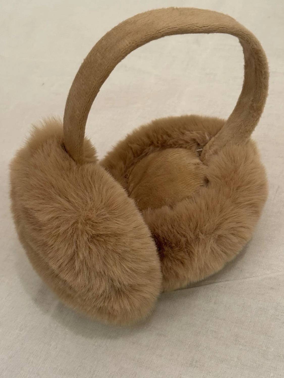 Beige fluffiga öronmuffar i fuskpäls - 6