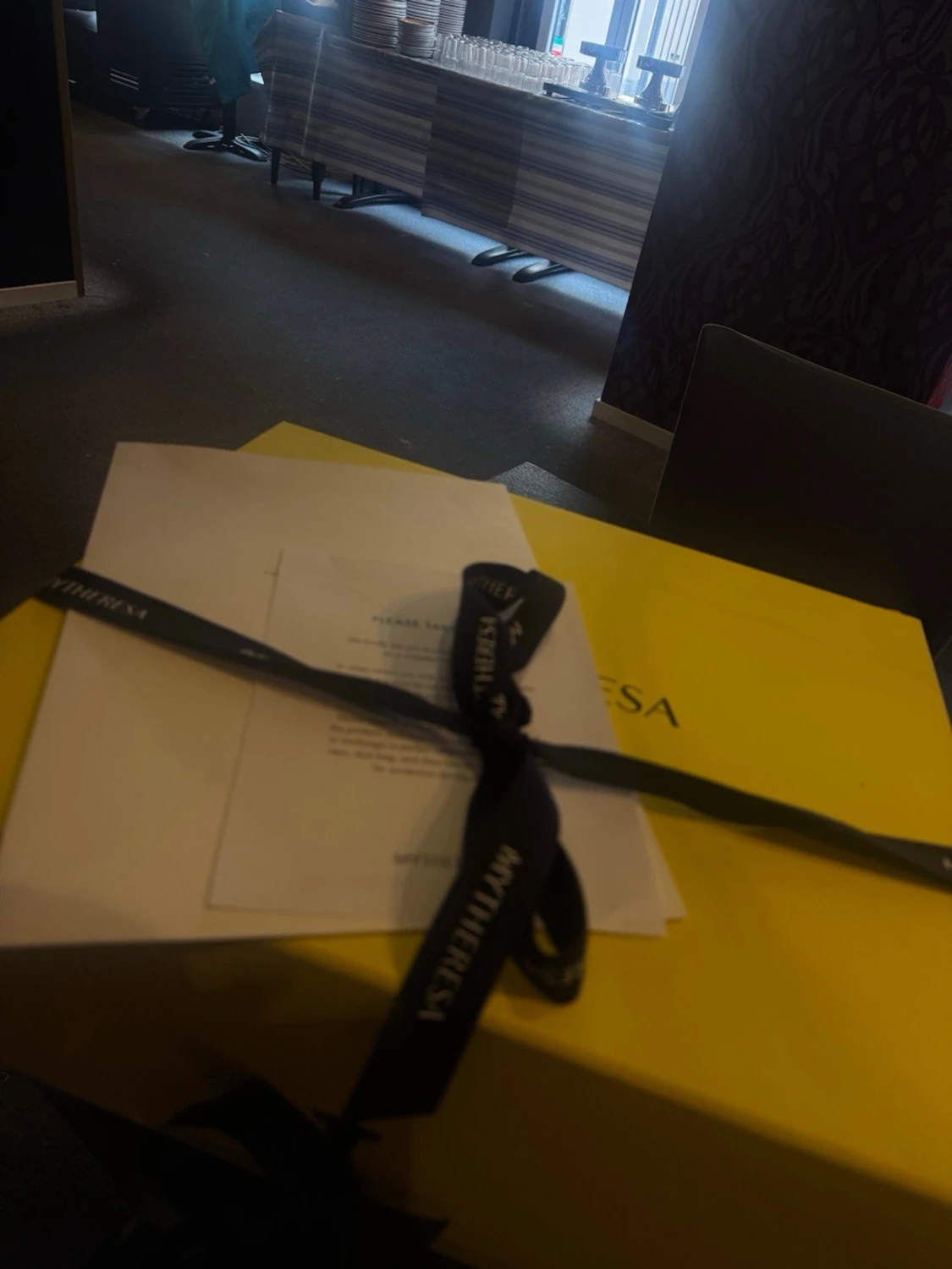 Skor ifrån My Theresa, kvitto finns ( bevis på att skorna är äkta) dem är använda så de är inte i nytt skick men ska köpa svarta därför jag säljer dessa, storlek 39. Köpt för 2700 kr.  - 2