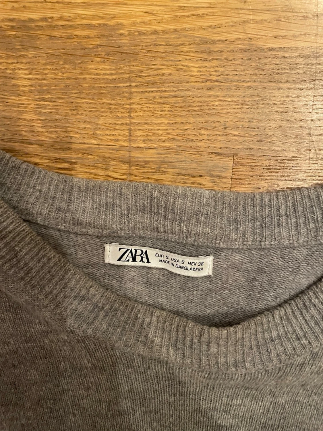 Grå stickad tröja från Zara - 1