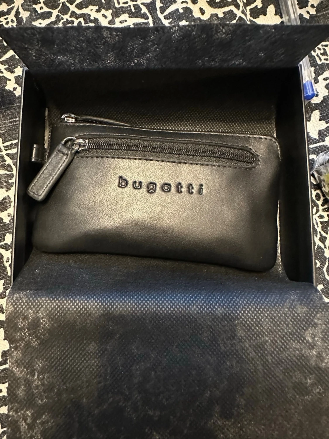 Svart plånbok från Bugatti i skinn