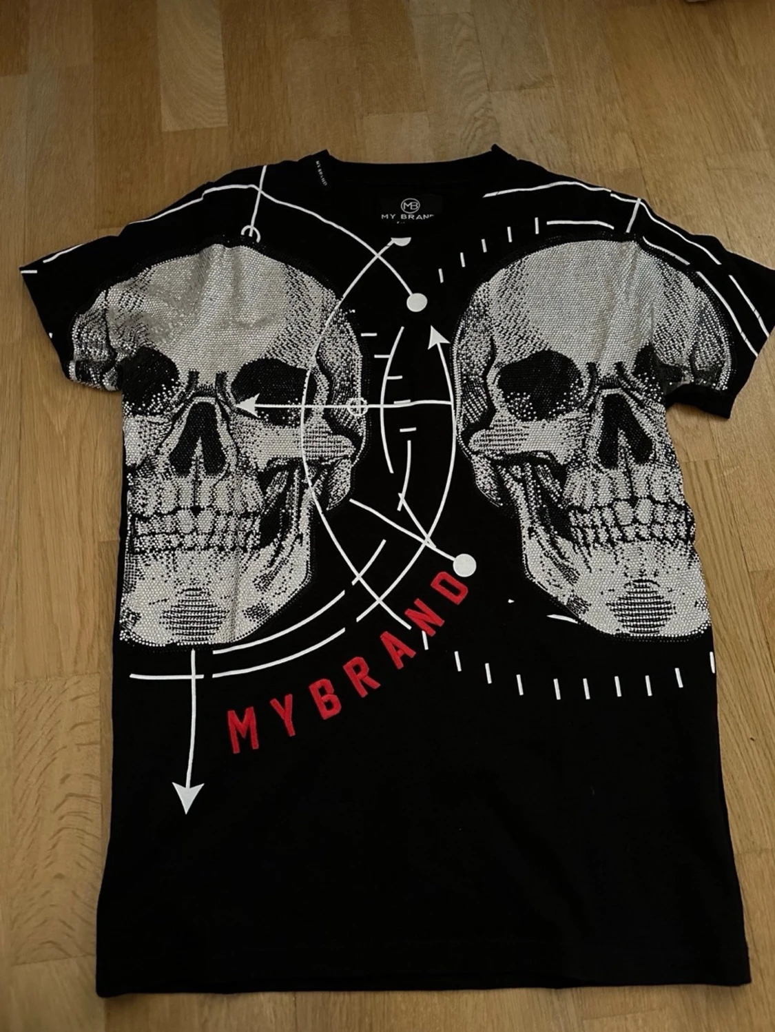 Svart t-shirt med döskalle från My Brand