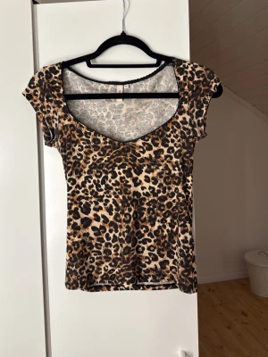 Leopard tröja - Säljer en fin leopard tröja från Nelly, Inte så använt så inga skador