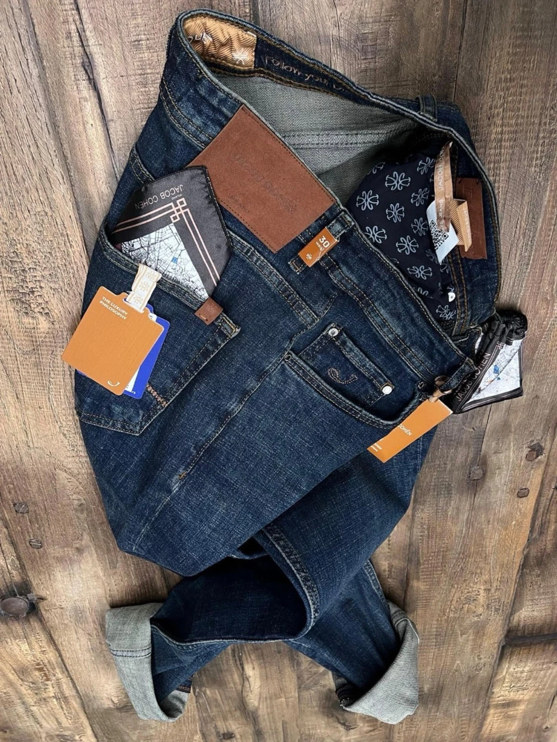 Mörkblå jeans från Jacob Cohen