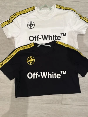 Off- white T-shirts- 2 FÖR 1🔥 -  Säljer Off-White t-shirts i vitt & svart. Perfekt deal: KÖP 2 – BETALA FÖR 1 🤍🖤  • Originaldesign • Bra skick (se bilder) • Klassiska Off-White detaljer med gul axelbandstext • Tryck: Off-White™ & “IMPRESSIONISM”  📌 Erbjudande: Välj valfria 2 tröjor – priset gäller för båda tillsammans. Först till kvarn!  📦 Snabb frakt via Plick ❌ Säljs endast i paket (2 för 1)