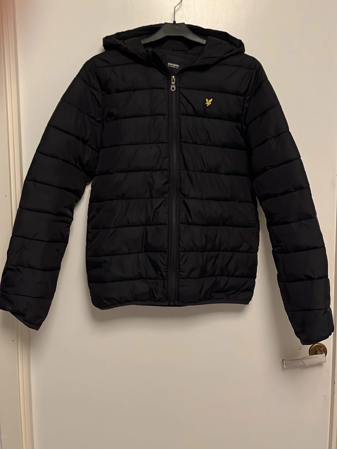 Svart pufferjacka från Lyle & Scott - 1
